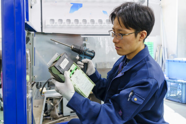 自動販売機の整備